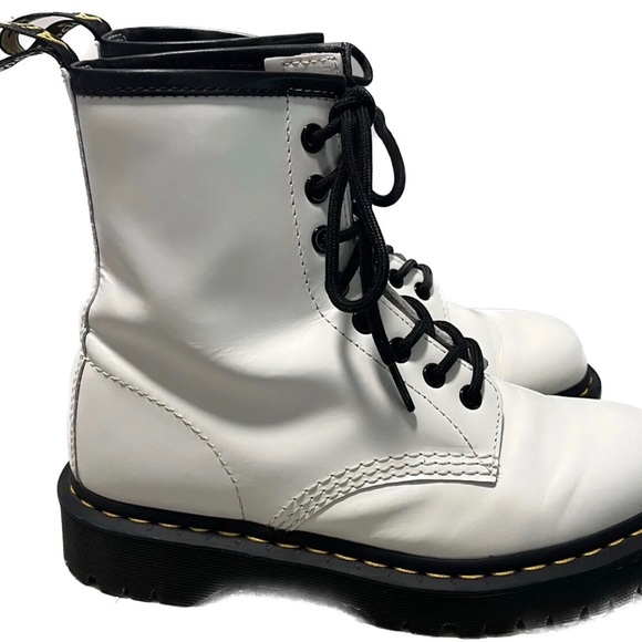 Dr Martens Women’s Air Wair Combat Boots - Picture 2 of 8